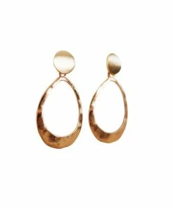 Christy Jean Boutique Kinsley Geometric Oval Earrings In Hammered Gold Jewelry