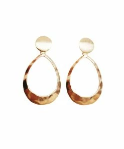 Christy Jean Boutique Kinsley Geometric Oval Earrings In Hammered Gold Jewelry